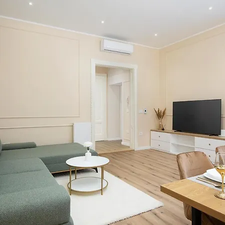 Grand Munz With Free Garage Parking Apartment