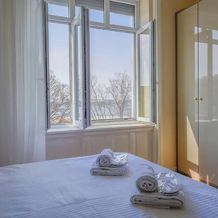 Grand Munz With Free Garage Parking Apartment Pula